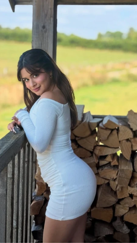 Avneet Kaur की अदाओं ने इंटरनेट पर लगाई आग, देखें Viral Photos