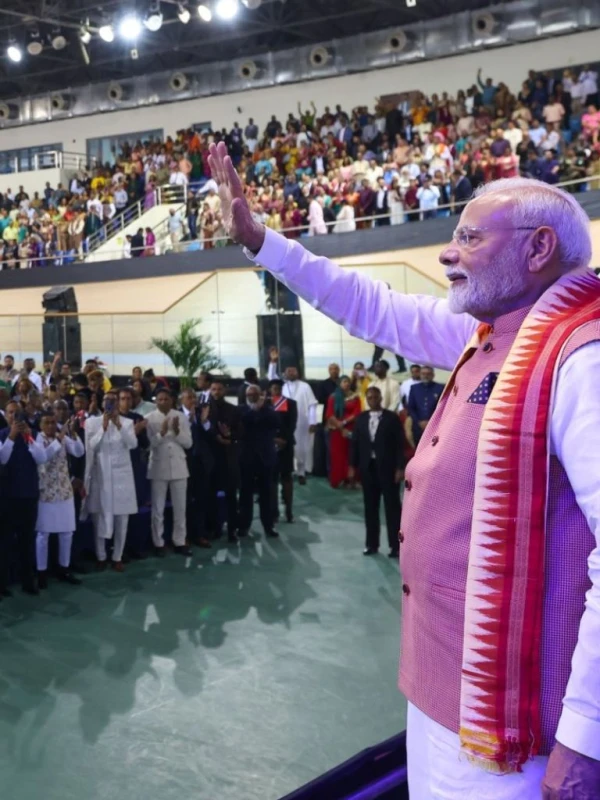PHOTOS: त्रिनिदाद और टोबैगो में पीएम मोदी ने डिनर में क्या खाया? प्रधानमंत्री कमला प्रसाद-बिसेसर को दिया ये तोहफा