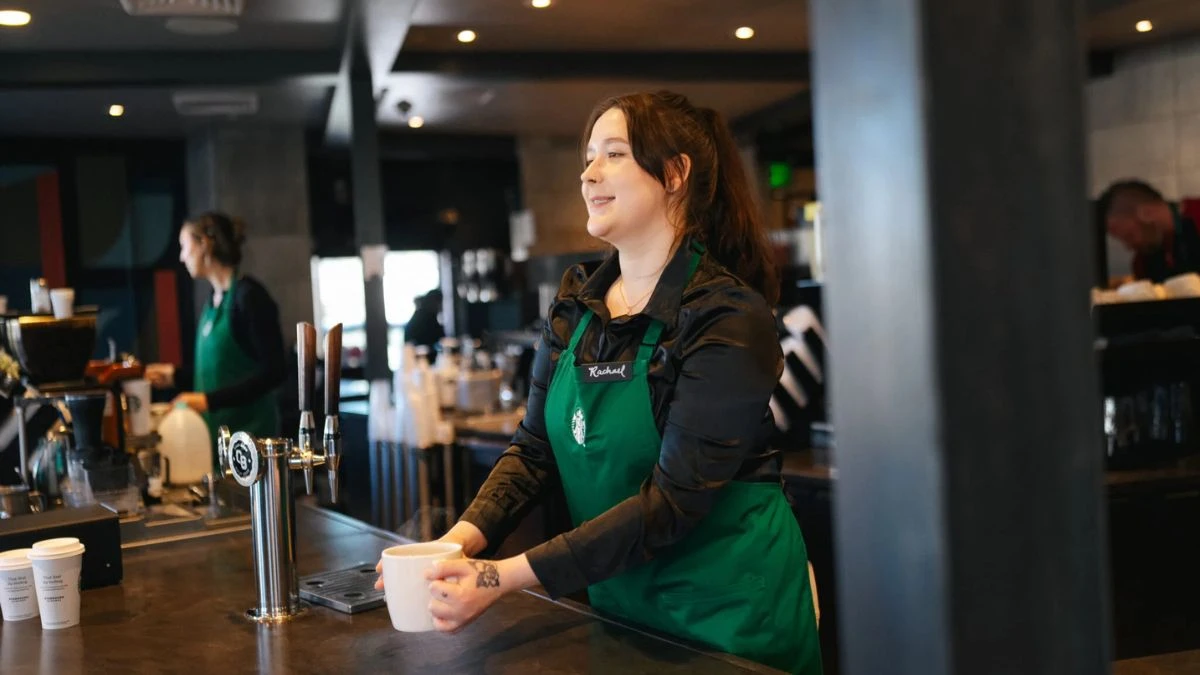 Starbucks जाना है तो जान लीजिए ये नियम, कपड़ों को लेकर लागू कर दी नई पॉलिसी!
