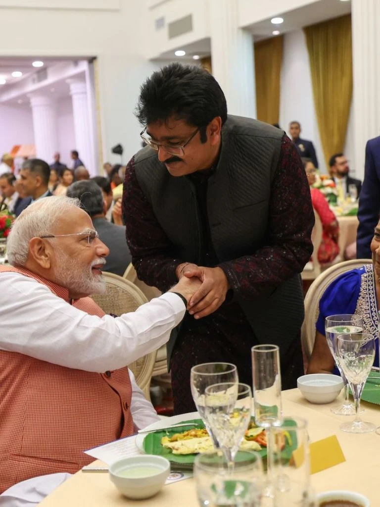 PHOTOS: त्रिनिदाद और टोबैगो में पीएम मोदी ने डिनर में क्या खाया? प्रधानमंत्री कमला प्रसाद-बिसेसर को दिया ये तोहफा