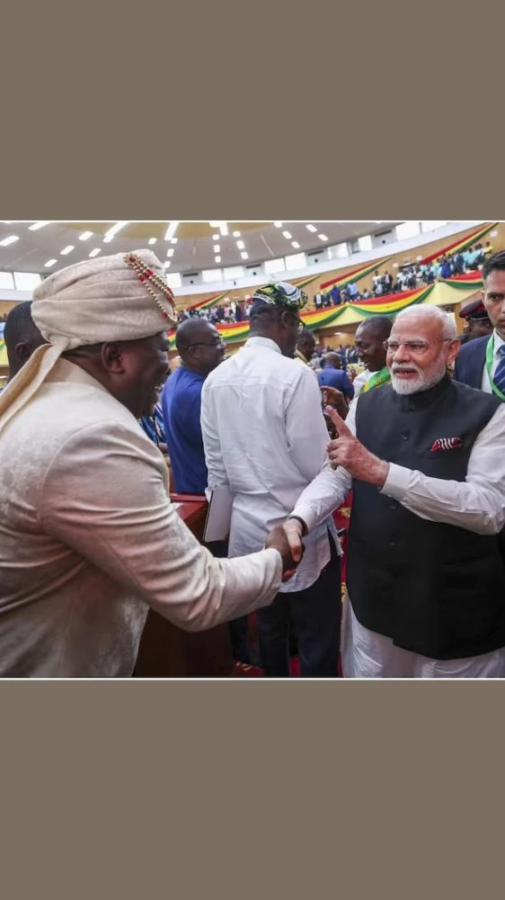 PHOTOS: घाना की संसद में भारतीय संस्कृति की झलक, एक सांसद ने बांधा सेहरा तो दूसरी बनीं दुल्हन; PM मोदी ने सराहा