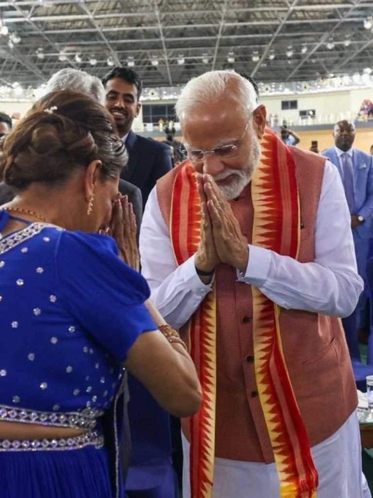PHOTOS: त्रिनिदाद और टोबैगो में पीएम मोदी ने डिनर में क्या खाया? प्रधानमंत्री कमला प्रसाद-बिसेसर को दिया ये तोहफा
